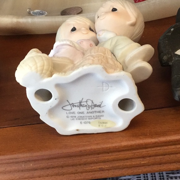 Love One Another, Bisque Porcelain Figurine. - Picture 4 of 4